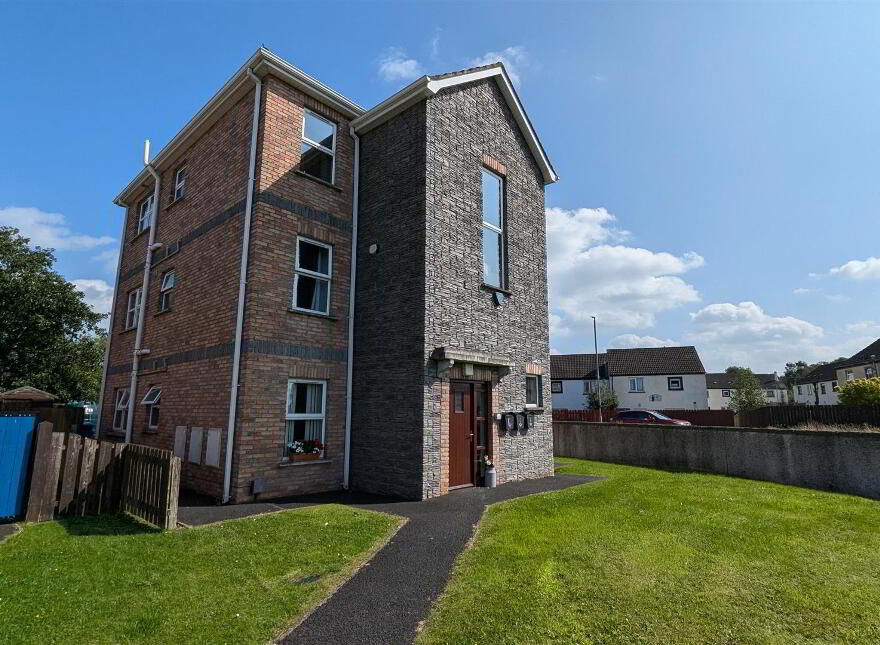 1 Niblock Oaks, Antrim, BT41 2DJ photo