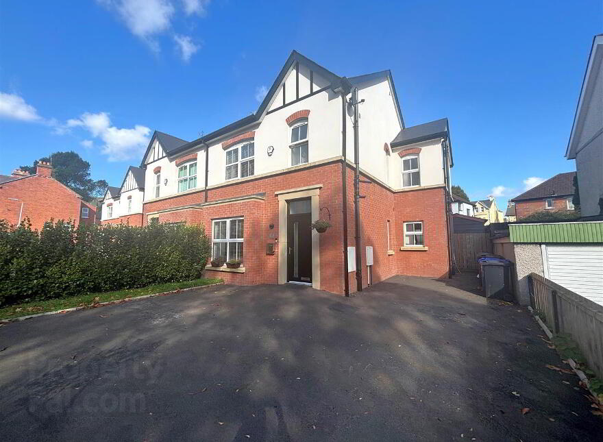 17 Glenburn Park, Belfast, BT14 6TF photo