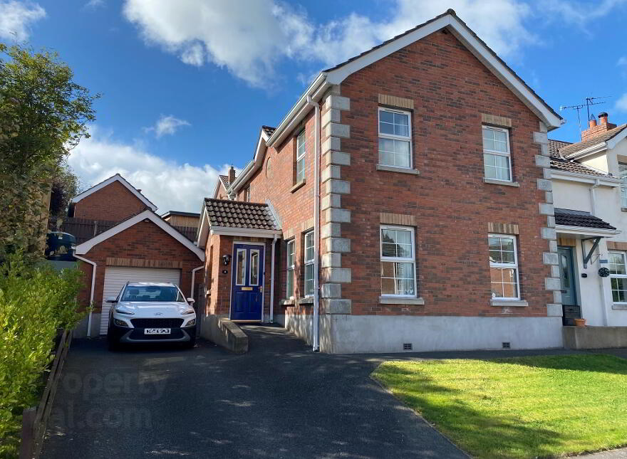 9 Chestnutt Meadows, Ballynahinch, BT24 8TA photo