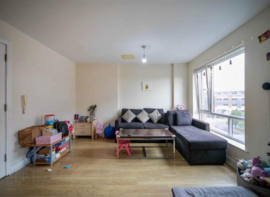 409 College Central, College Avenue, Belfast, BT1 6BB