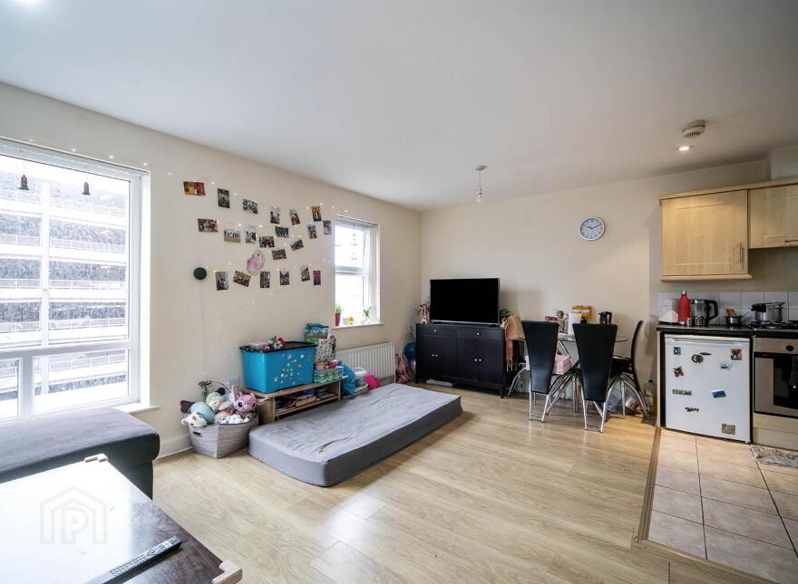 409 College Central, College Avenue, Belfast, BT1 6BB