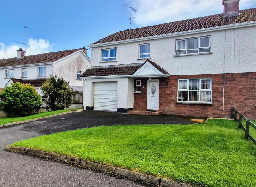 38 Rathview Park, Enniskillen, BT94 5EW photo