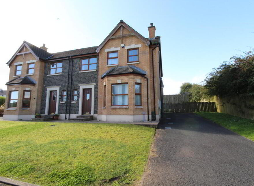 5 Aylesbury Manor, Newtownabbey, BT36 7YU photo