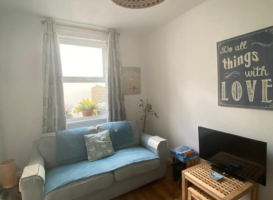21 Eglinton Lane (STUDENT LET), Portrush, BT56 8DX