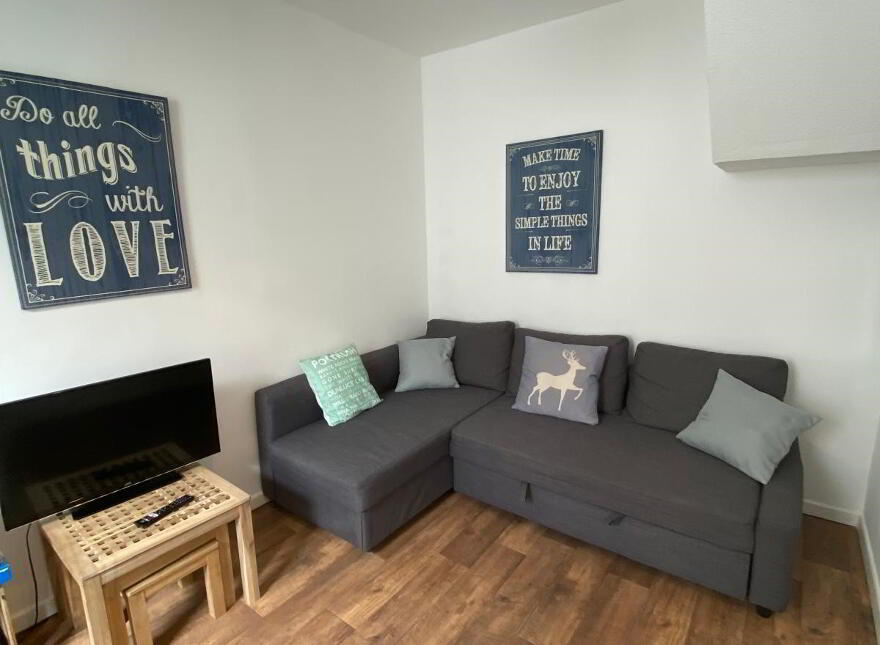 21 Eglinton Lane (STUDENT LET), Portrush, BT56 8DX