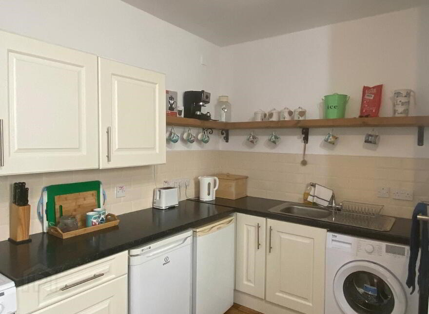21 Eglinton Lane (STUDENT LET), Portrush, BT56 8DX