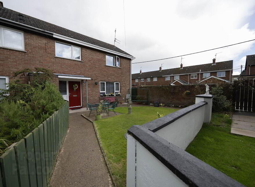 10 Kelly Gardens, Lurgan, BT67 9HB photo