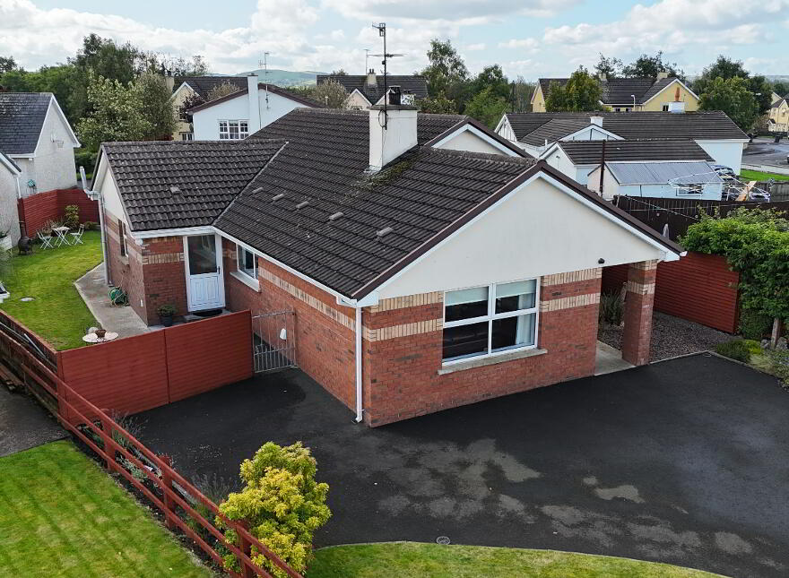 11 Whiterock Park, Castlederg, BT81 7DZ photo