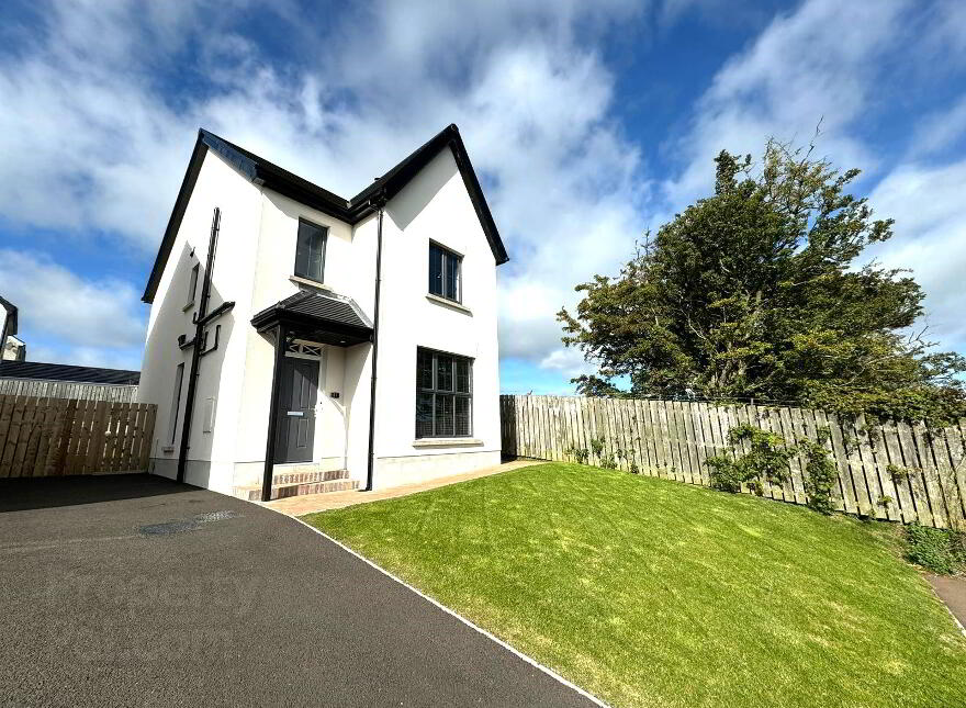 11 Lislaynan Heights, Ballycarry, Carrickfergus, BT38 9TY photo