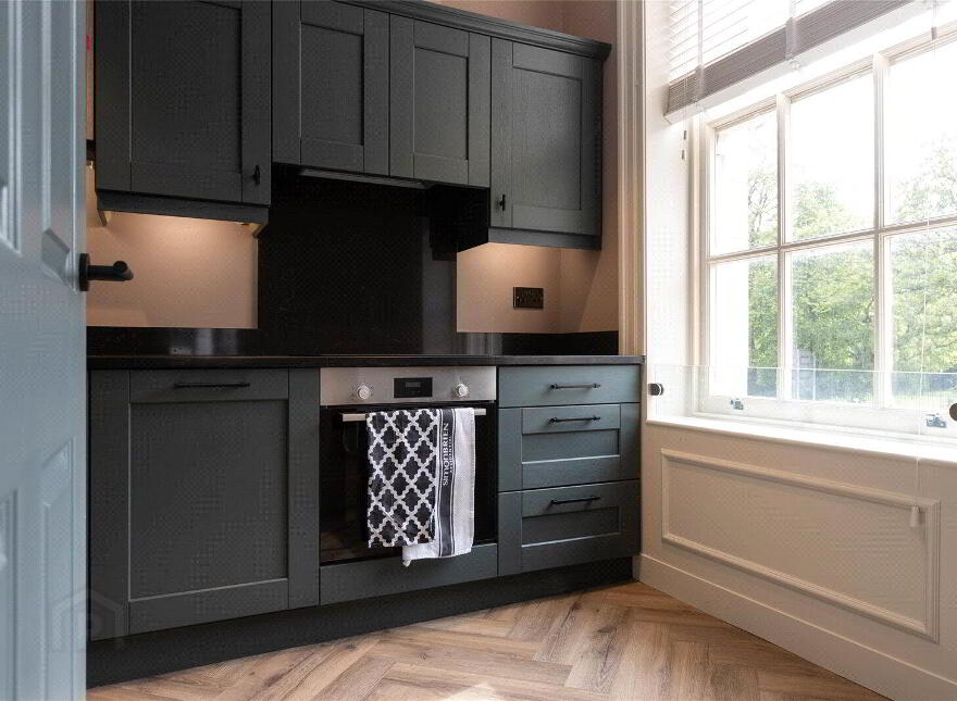 2 Balmoral Buildings - Bedroom Apt, 11-13 College Square East, Belfast, Belfast, BT1 6DD