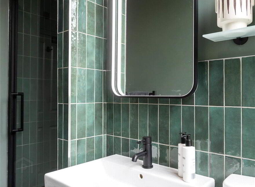 2 Balmoral Buildings - Bedroom Apt, 11-13 College Square East, Belfast, Belfast, BT1 6DD