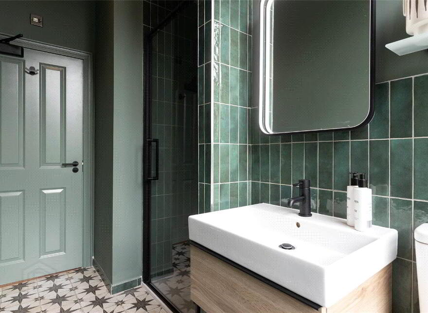2 Balmoral Buildings - Bedroom Apt, 11-13 College Square East, Belfast, Belfast, BT1 6DD