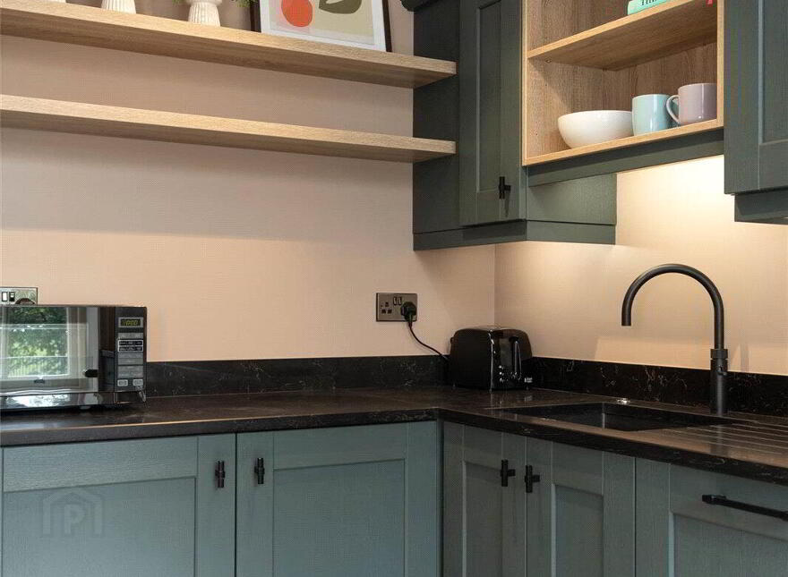 2 Balmoral Buildings - Bedroom Apt, 11-13 College Square East, Belfast, Belfast, BT1 6DD