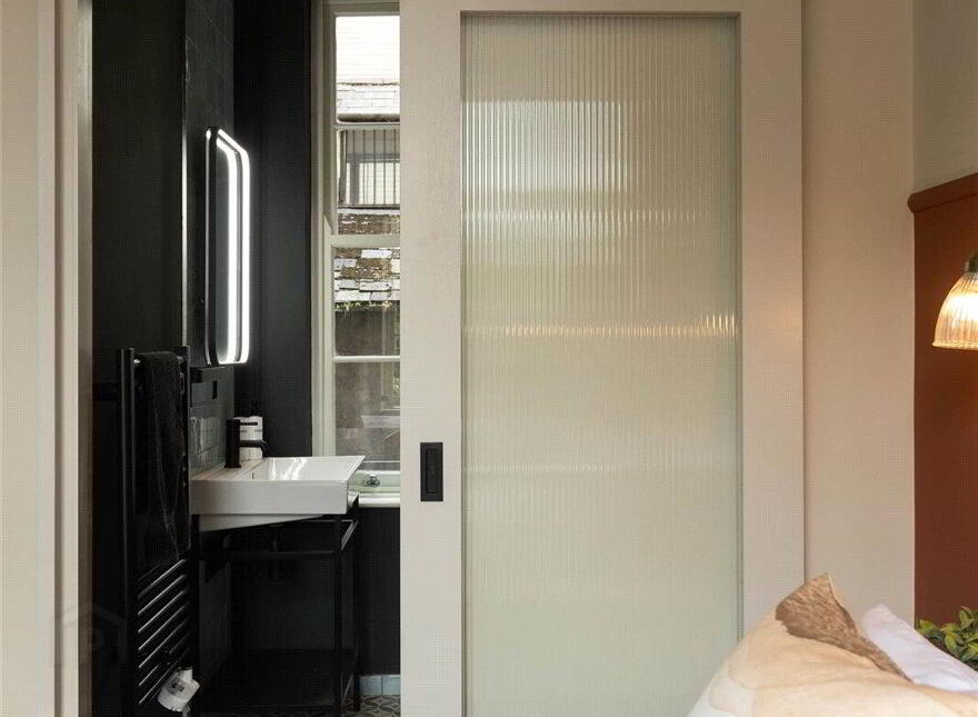 2 Balmoral Buildings - Bedroom Apt, 11-13 College Square East, Belfast, Belfast, BT1 6DD