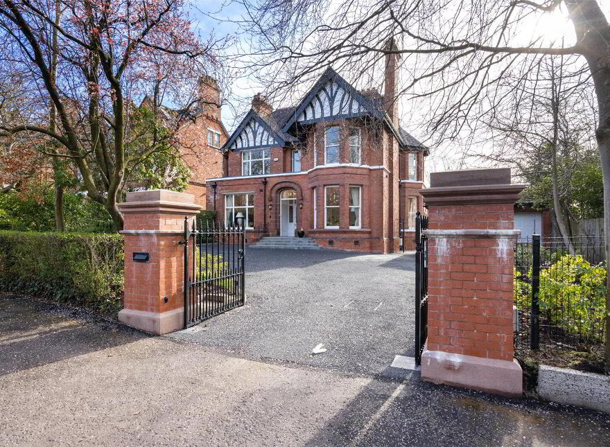 13 Adelaide Park, Belfast, BT9 6FX photo