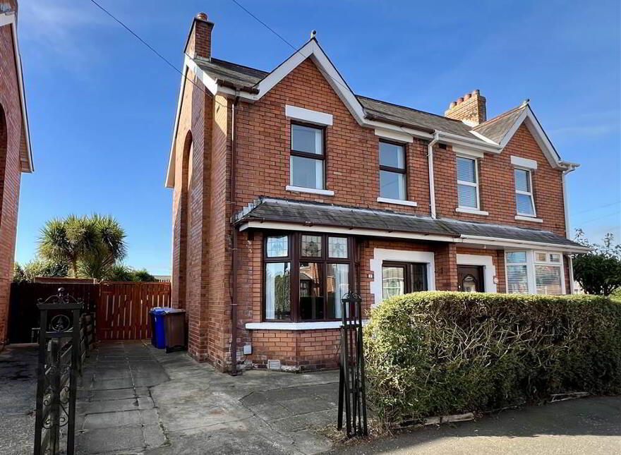 3 Loopland Gardens, Cregagh, Belfast, BT6 9EB photo