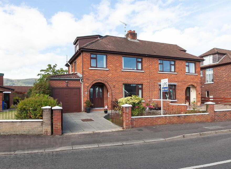 44 Owenvarragh Park, Andersonstown, Belfast, BT11 9BE photo