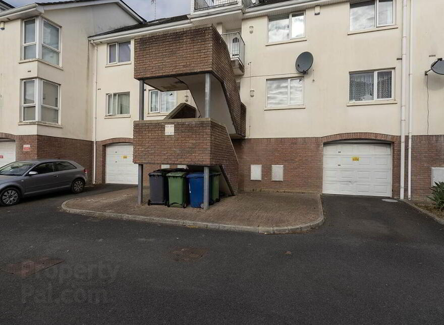 28 Silverwood Court, Lurgan, Craigavon, BT66 6RP photo