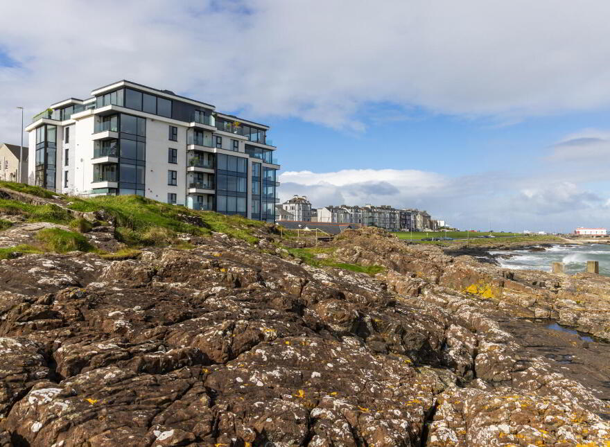 Apartment 11 Castle Linn 2-6 Bath Road, Portrush, BT56 8AP photo