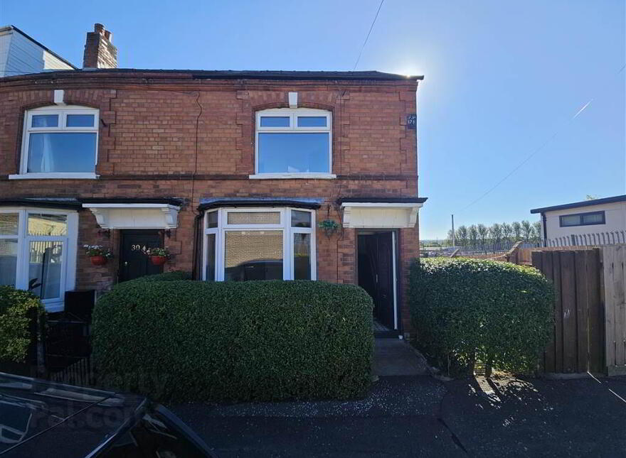 32 Clondara Parade, Belfast, BT12 6ES photo