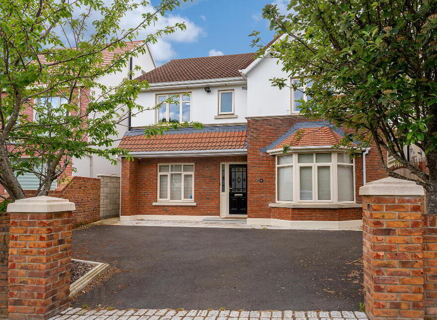 Brighton Place, Foxrock, Dublin, D18 photo