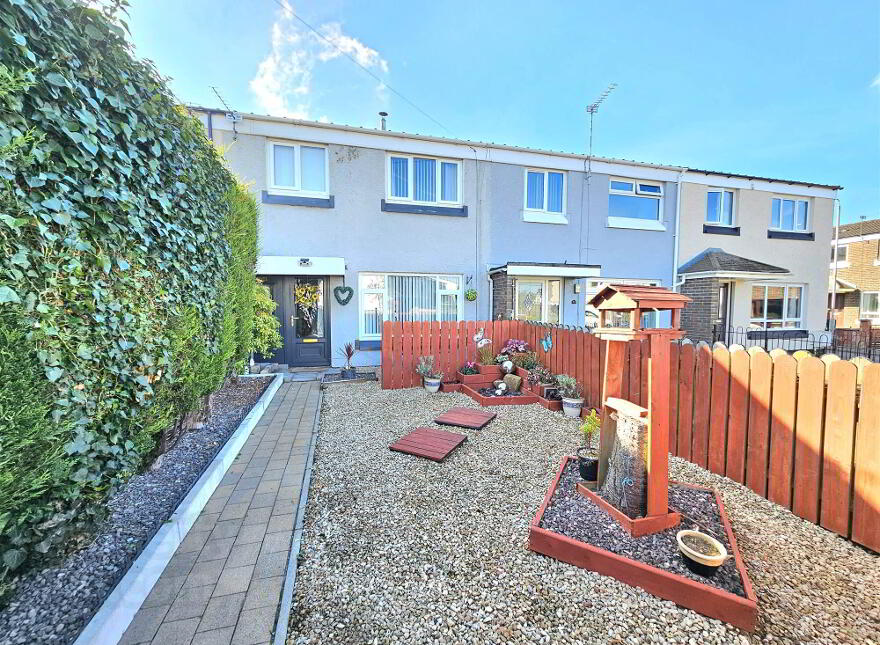 34 Hillhall Gardens, Lisburn, BT27 5DD photo