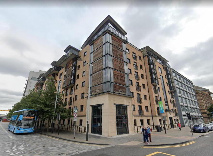 Apt 81, 17 Queens Square, Belfast, BT1 3FF photo