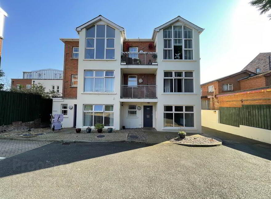 Apartment 3 157 Pinetree Court, Glen Road, Belfast, BT11 8BS photo