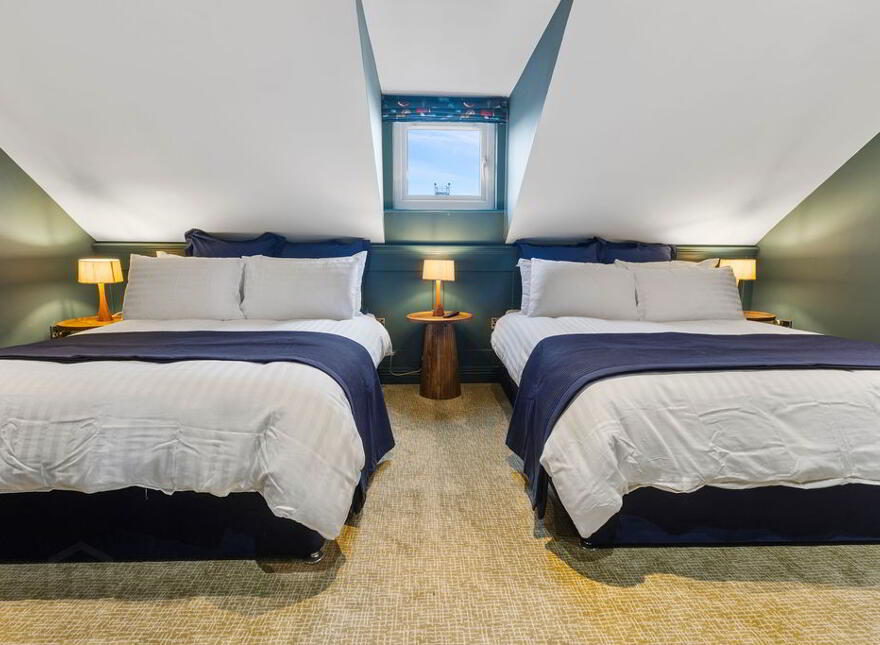 LUXURY STUDENT SHORT LET, 2 Asylum Road, Derry, BT48 7EZ
