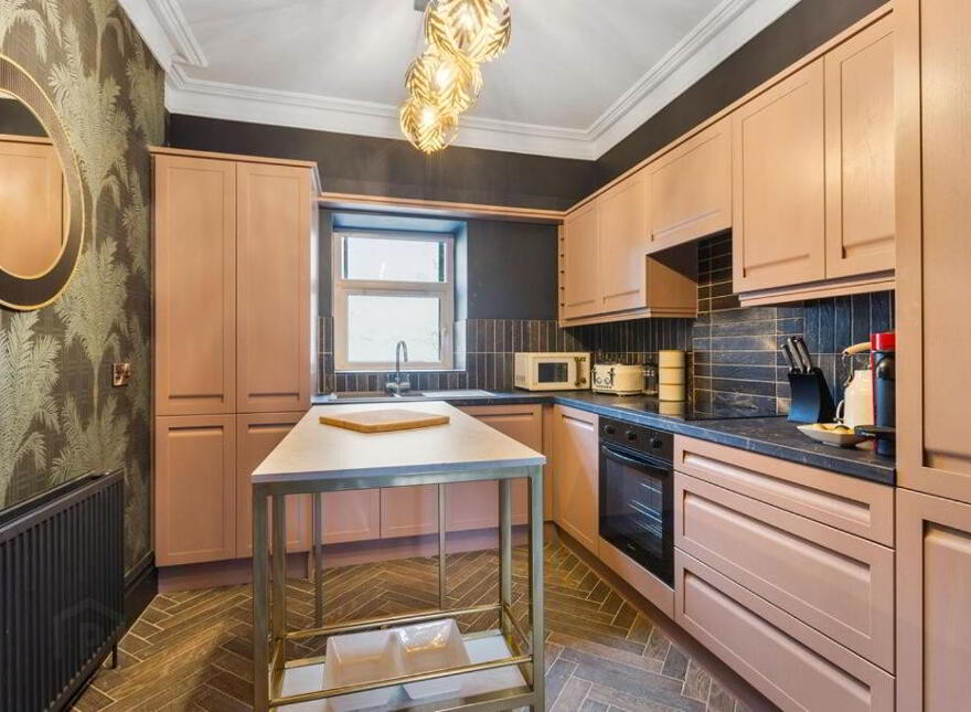 LUXURY STUDENT SHORT LET, 2 Asylum Road, Derry, BT48 7EZ