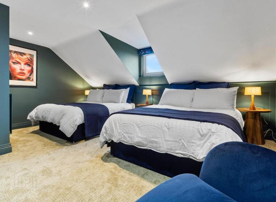 LUXURY STUDENT SHORT LET, 2 Asylum Road, Derry, BT48 7EZ