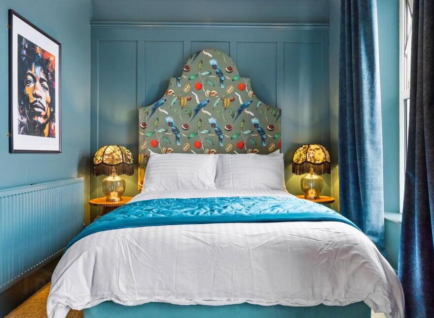 LUXURY STUDENT SHORT LET, 2 Asylum Road, Derry, BT48 7EZ