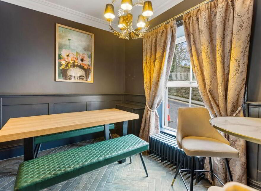 LUXURY STUDENT SHORT LET, 2 Asylum Road, Derry, BT48 7EZ