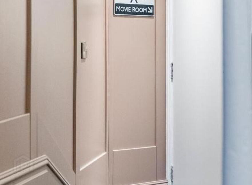 LUXURY STUDENT SHORT LET, 2 Asylum Road, Derry, BT48 7EZ