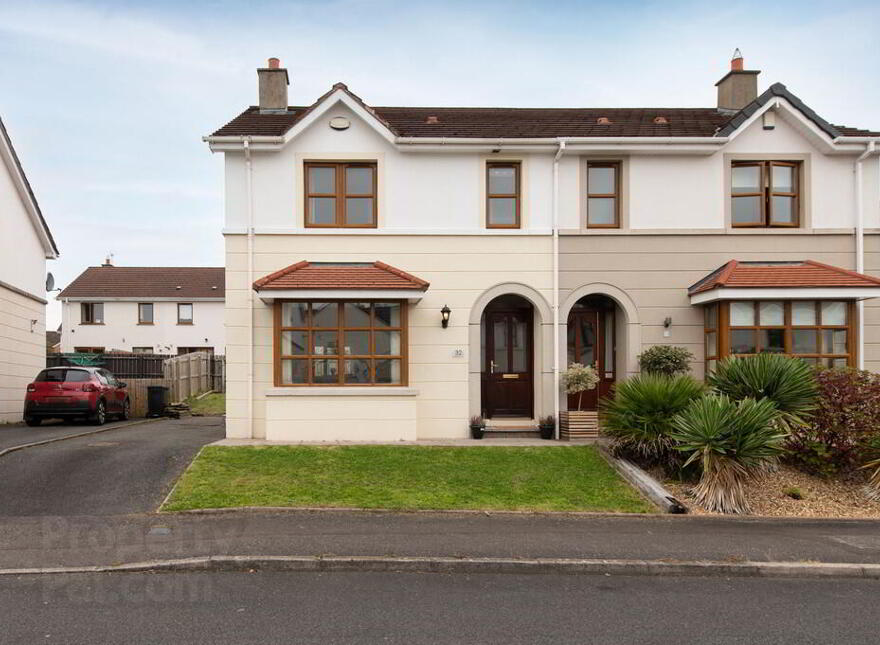 32 Bates Park, Greenisland, Carrickfergus, BT38 8LG photo