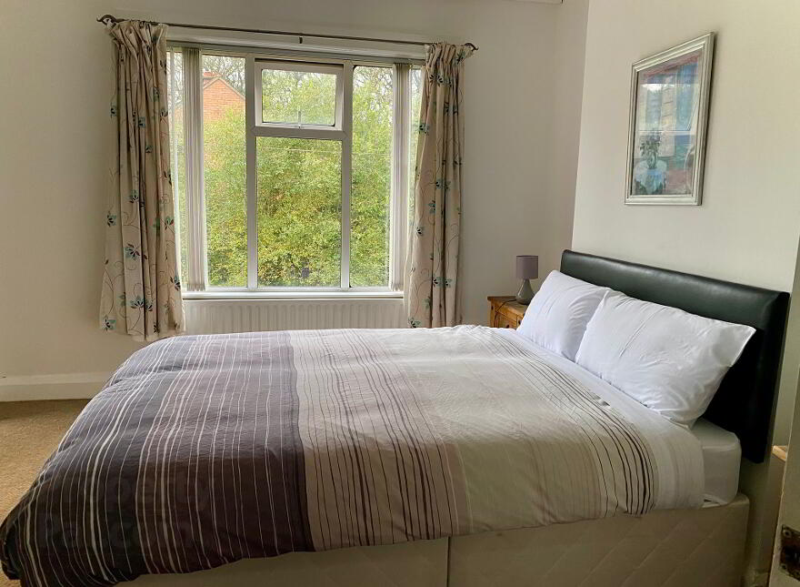 144 Finaghy Road North, Large Ensuite Room Bills Included, Belfast, BT10 0JE photo