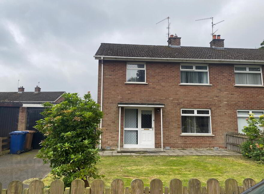 61 Demesne Avenue, Lurgan, BT66 7BN photo