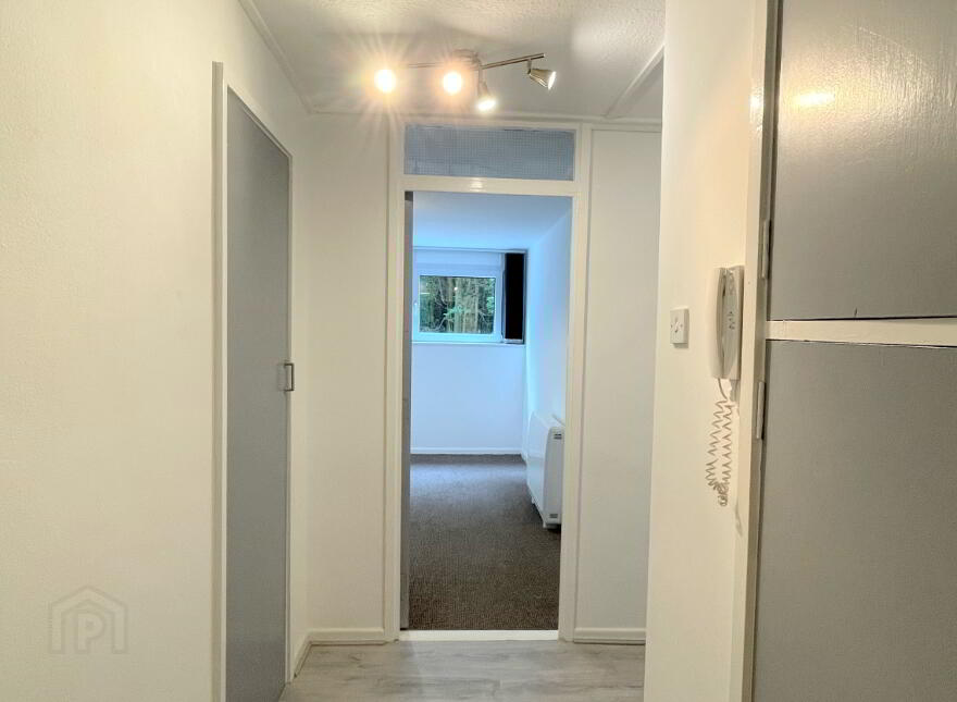 1d Riverdale House, Dunmurry, Belfast, BT17 9DD