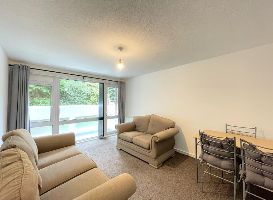 1d Riverdale House, Dunmurry, Belfast, BT17 9DD