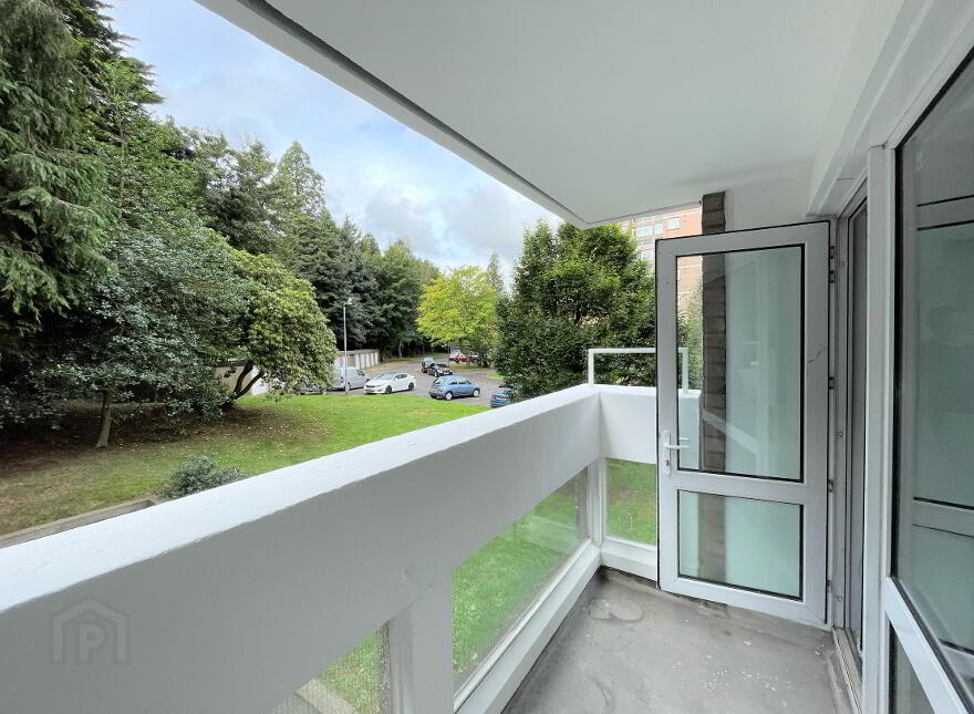 1d Riverdale House, Dunmurry, Belfast, BT17 9DD
