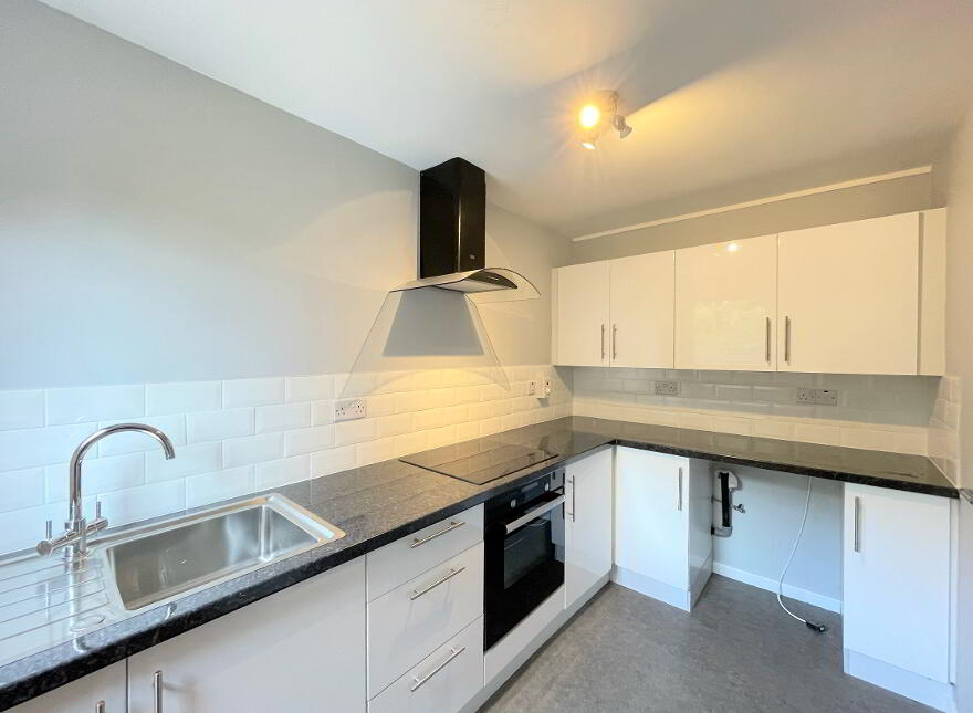 1d Riverdale House, Dunmurry, Belfast, BT17 9DD