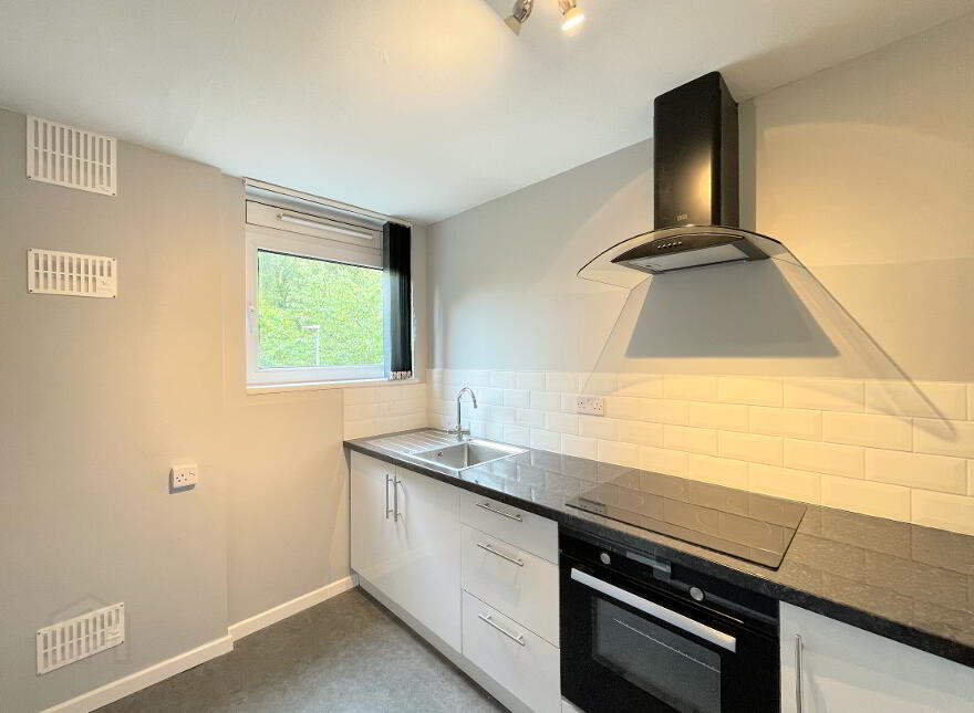 1d Riverdale House, Dunmurry, Belfast, BT17 9DD