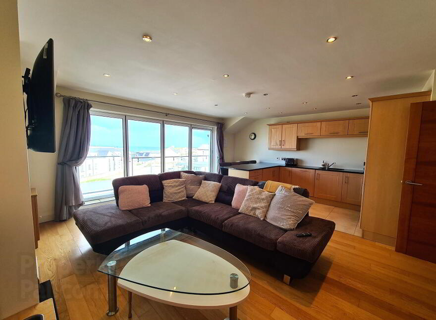 34 Peninsula Apartments, Portrush, BT56 8DX photo