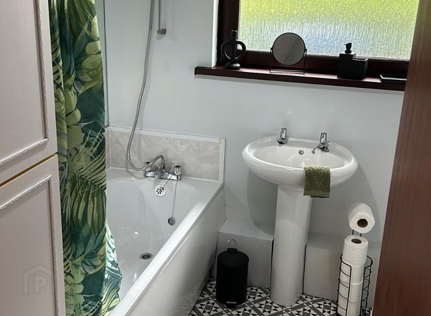 Apt For Rent, 6 Mark Royal Ct, Ben Madigan Heights, Newtownabbey, BT36 7PE