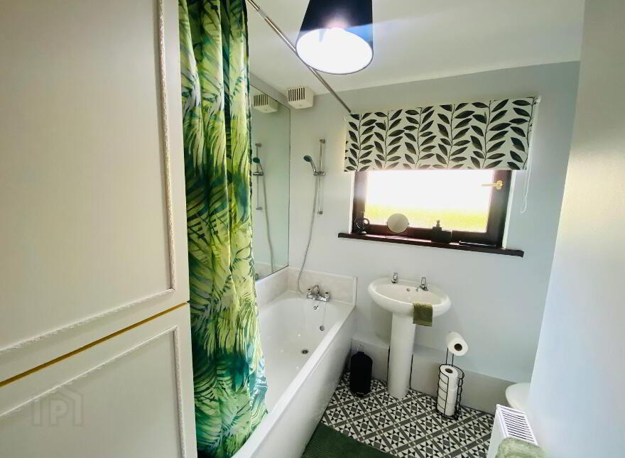 Apt For Rent, 6 Mark Royal Ct, Ben Madigan Heights, Newtownabbey, BT36 7PE