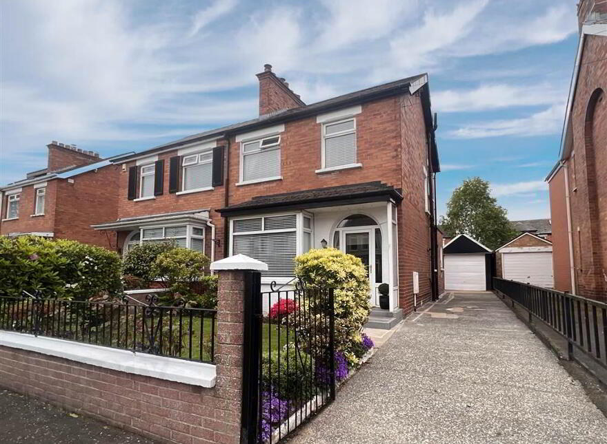 8 Trigo Parade, Castlereagh, Belfast, BT6 9GA photo