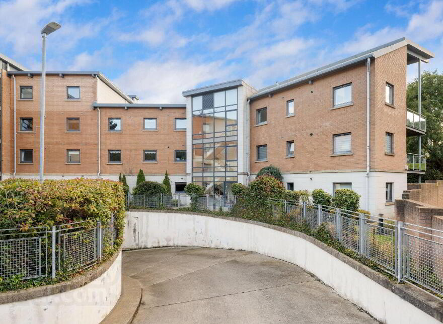 207 The Glen, Clon Brugh, Sandyford, Dublin, D18KR94 photo