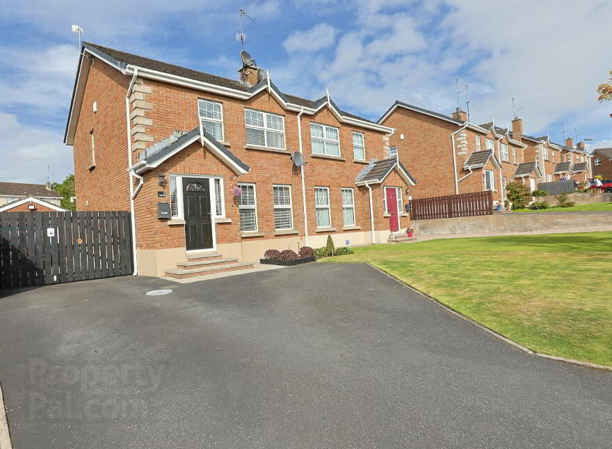 5 Monree Hill, Donaghcloney, Craigavon, BT66 7GY photo