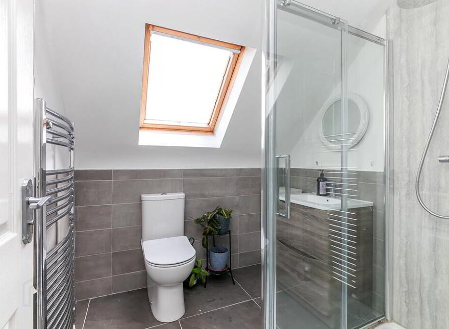 45 Laurelgrove Dale, Ballymaconaghy Road, Belfast, BT8 6ZE