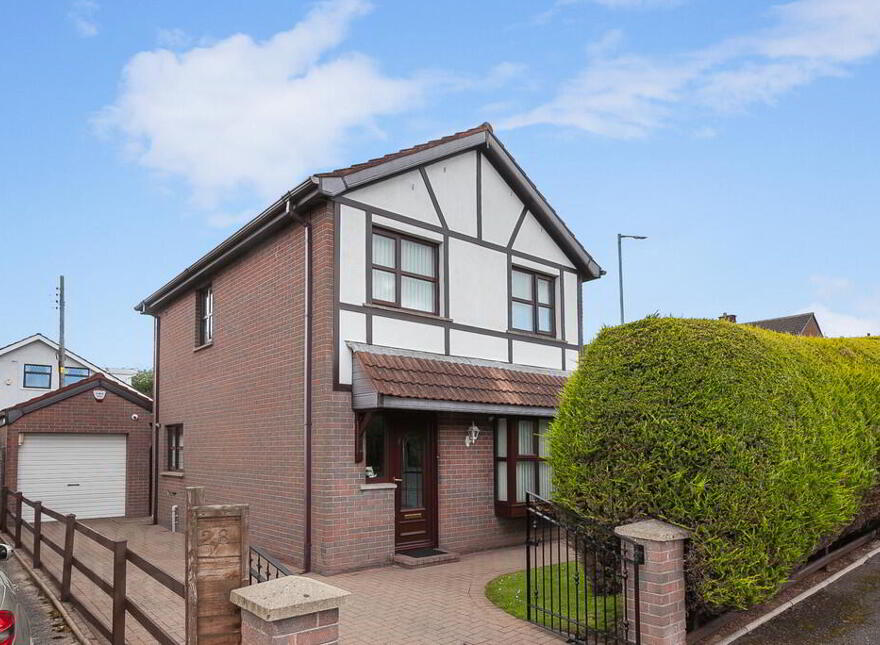 29 Braniel Park, Belfast, BT5 7JL photo